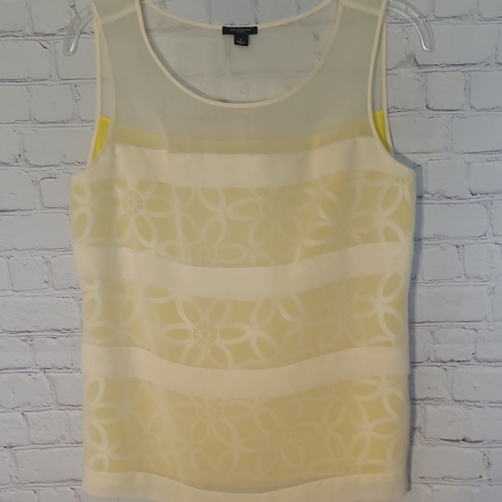 Pale Yellow Size 4 Ann TaylorSleeveless Daisy Blouse Feminine Trendy Summer